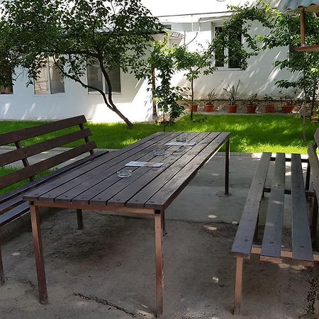 Friends Guest House & Hostel Bishkek Exterior photo