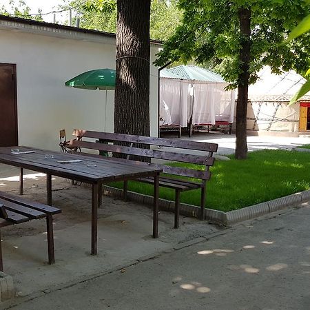 Friends Guest House & Hostel Bishkek Exterior photo