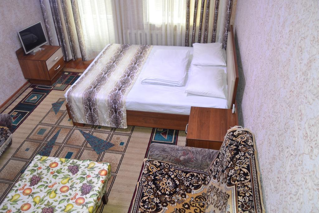 Friends Guest House & Hostel Bishkek Exterior photo
