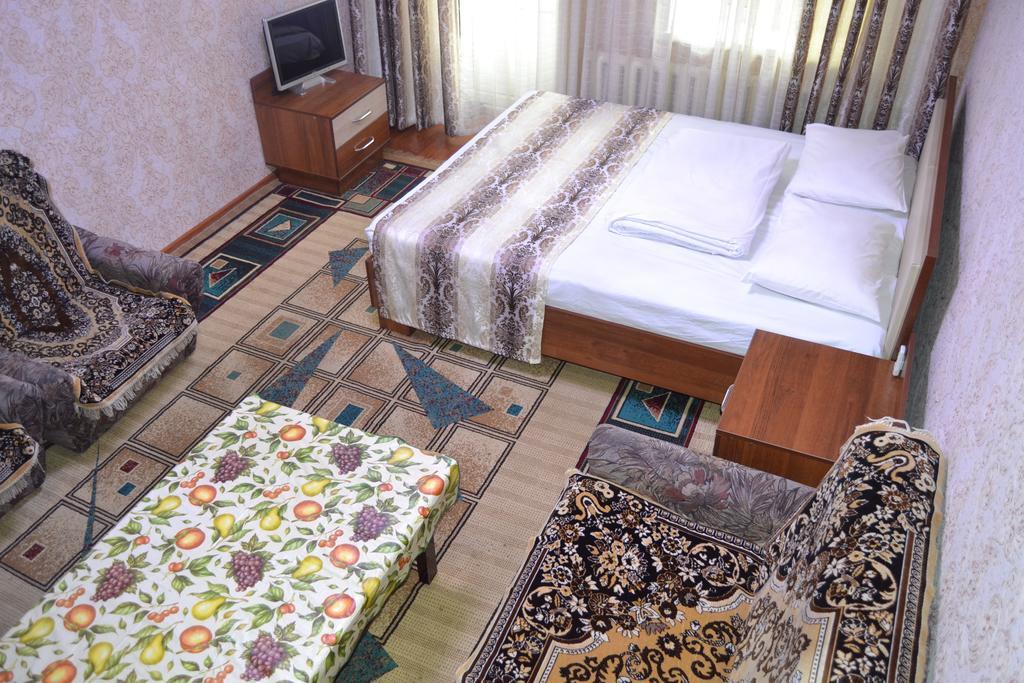 Friends Guest House & Hostel Bishkek Exterior photo