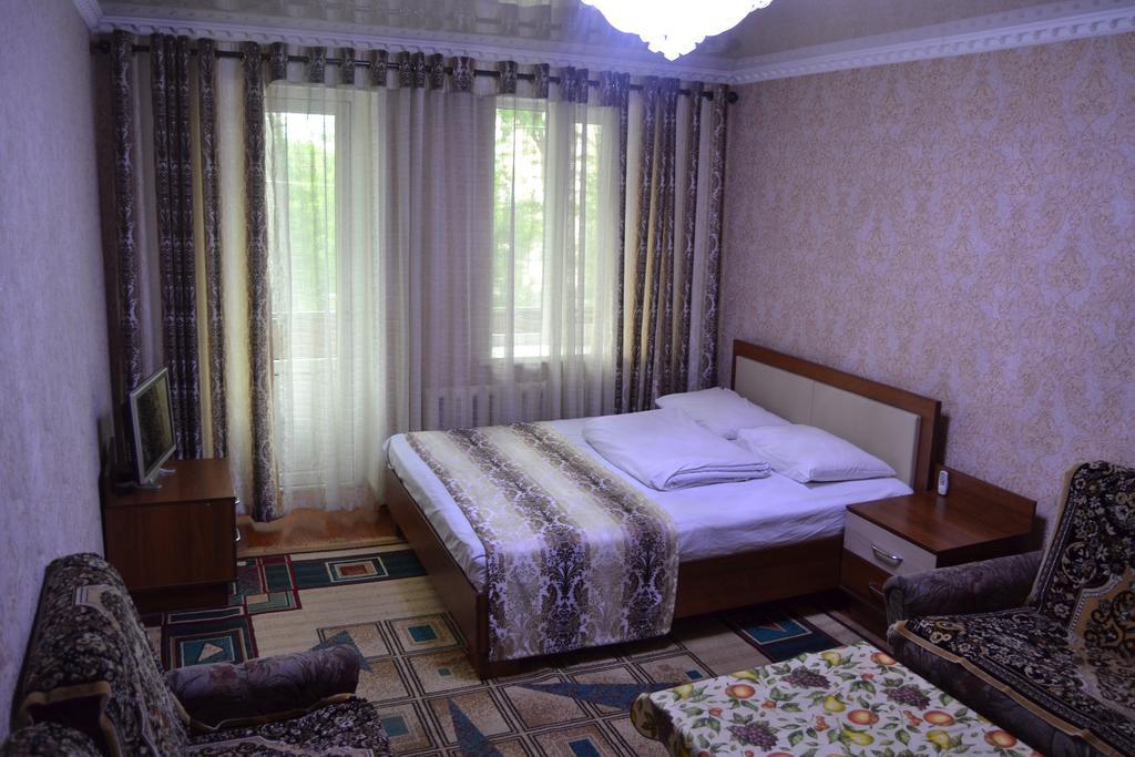 Friends Guest House & Hostel Bishkek Exterior photo