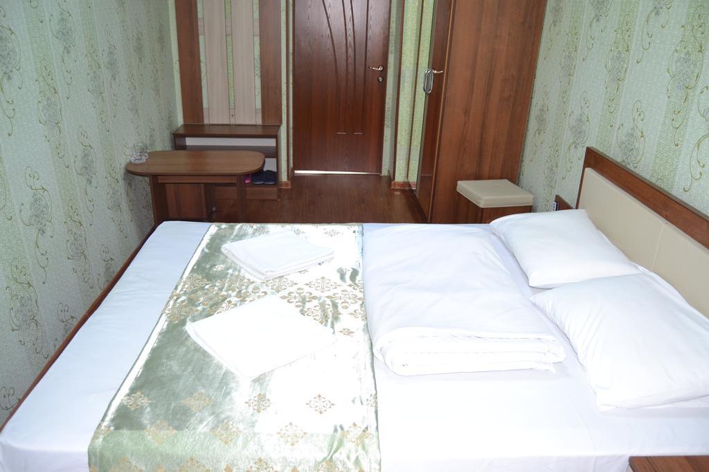 Friends Guest House & Hostel Bishkek Exterior photo