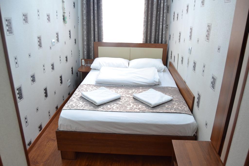 Friends Guest House & Hostel Bishkek Exterior photo