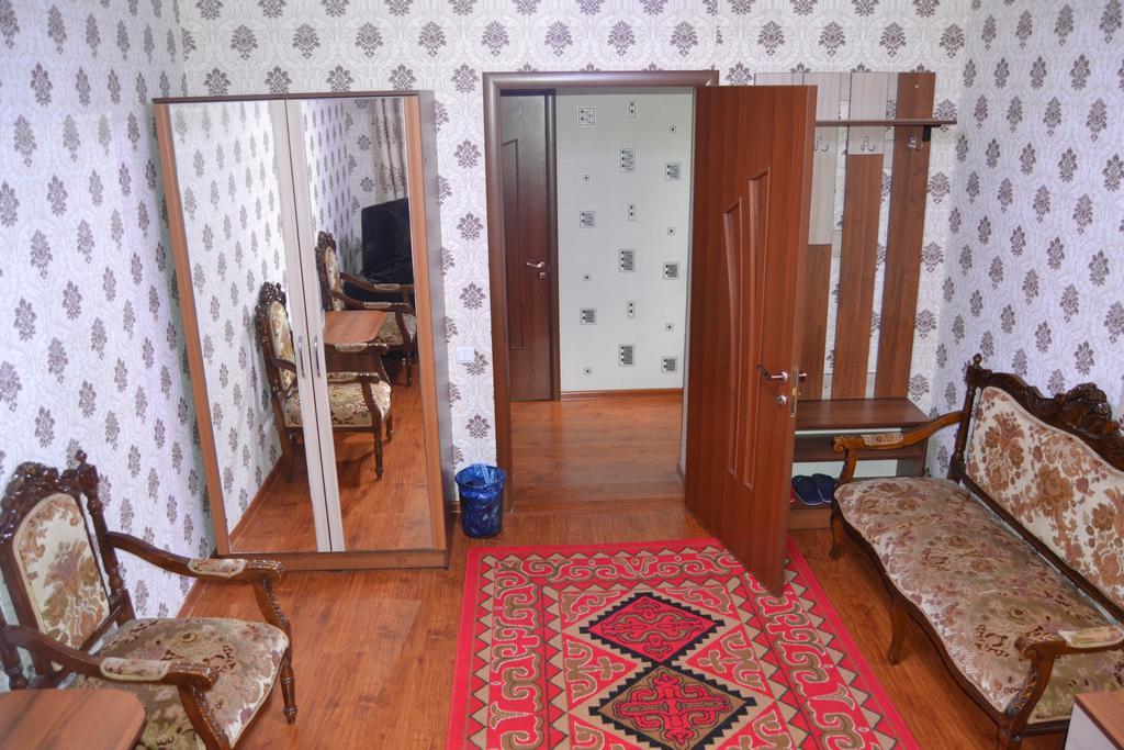 Friends Guest House & Hostel Bishkek Exterior photo