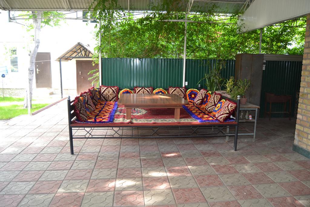 Friends Guest House & Hostel Bishkek Exterior photo