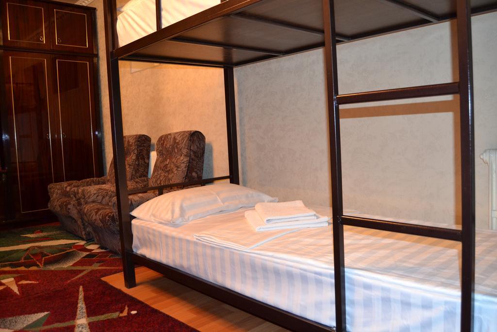 Friends Guest House & Hostel Bishkek Exterior photo